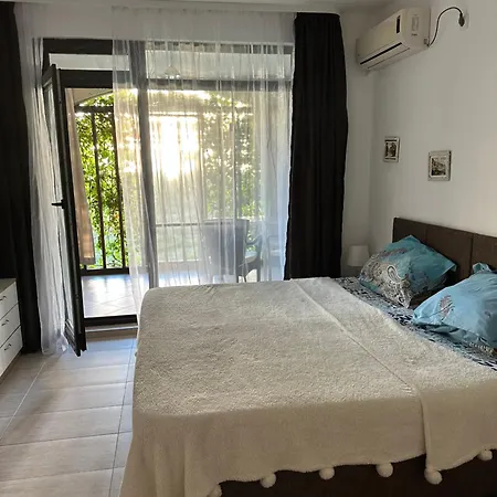 Life Apartman *